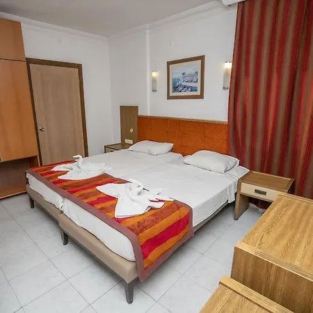 Carmen Aparthotel 3*