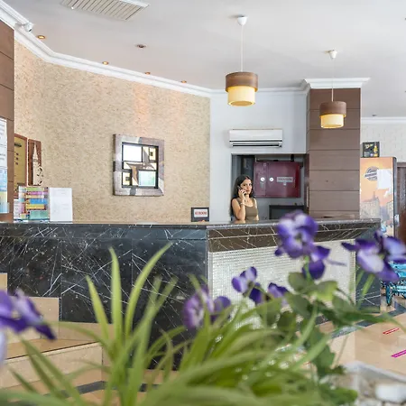 アパートホテル Carmen 3*